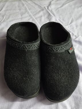 Stegmann Women's Black Slip-On Felt Clogs